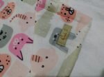 Mantita de Bebe Invierno Blanco Animalitos Rosados 0,75m x 1,00m